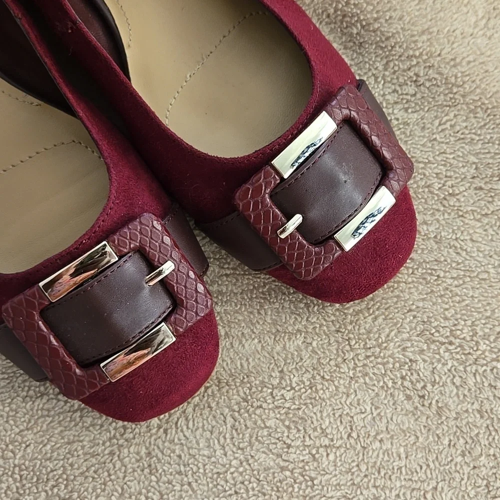 Tahari Venice Maroon Ballerina Flats with Golden Buckle Size 8M